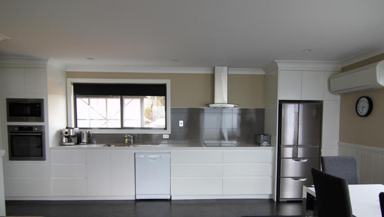 Sea Eagle Cottage Amazing Views Of Bay Of Fires Binalong Bay Bagian luar foto