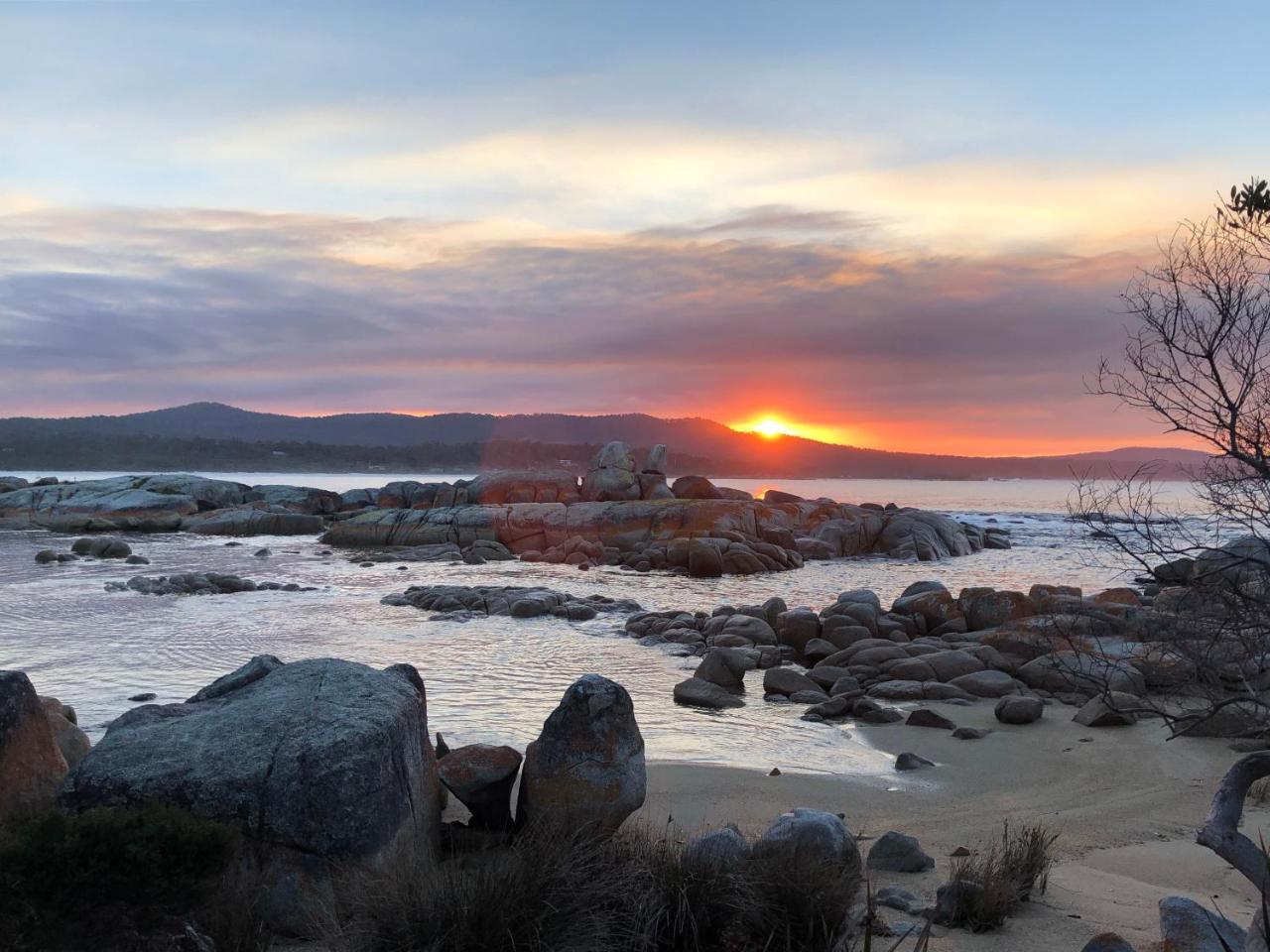 Sea Eagle Cottage Amazing Views Of Bay Of Fires Binalong Bay Bagian luar foto